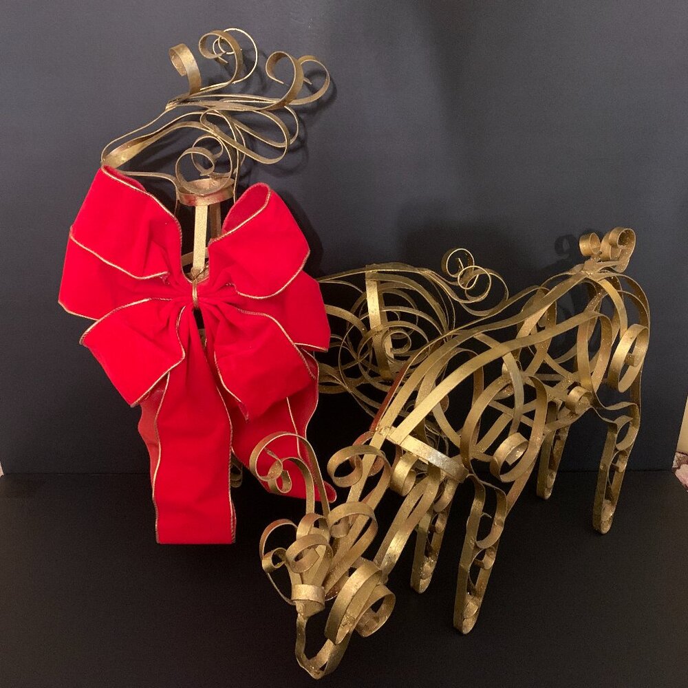 2 metal reindeer